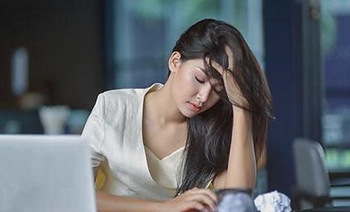 娱乐圈最新动态揭秘：恋情、争议与公益多面透视