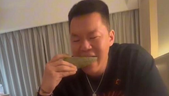 揭秘娱乐圈“吃瓜王”阳：从普通迷妹到内幕达人背后的故事