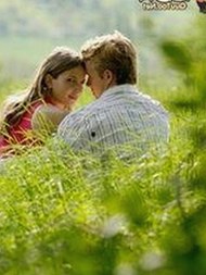 黄晓明与陈玉珊携手庆祝，杨紫直播热度持续高涨