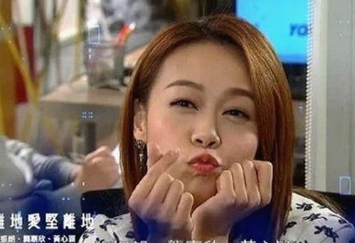 程潇娱乐圈表现多元：舞台风采与公益形象兼备