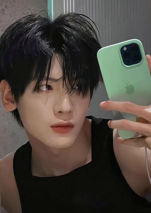 程潇娱乐圈表现多元：舞台风采与公益形象兼备