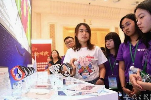 揭秘娱乐圈“吃瓜酱”风潮背后的故事与影响