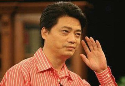 警花张津瑜“厕所门”视频再掀波澜，背后争议与影响解析