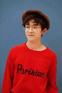 白鹿吃瓜事件引热议，争议背后真相逐步浮出水面